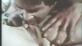 পিগটেল সহ অল্প বয়স্ ...