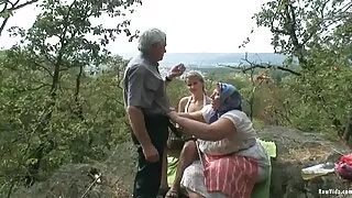 কোঁকড়া সুন্দর স্বর্ ...