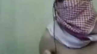 কোঁকড়া কমনীয় যদিও  ...