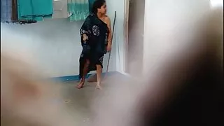 স্বর্ণকেশী ডেইজি লি  ...