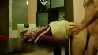 কিঙ্কি বন্ধু তার জিভ ...