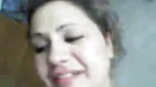 দাগযুক্ত মেকআপ সহ স্ ...