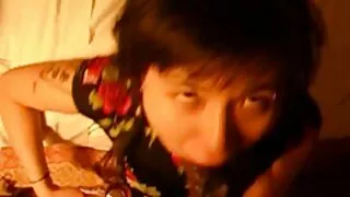 ক্ষুধার্ত লম্বা চুলে ...