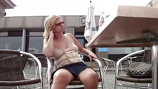Busty অতৃপ্ত MILF তা ...